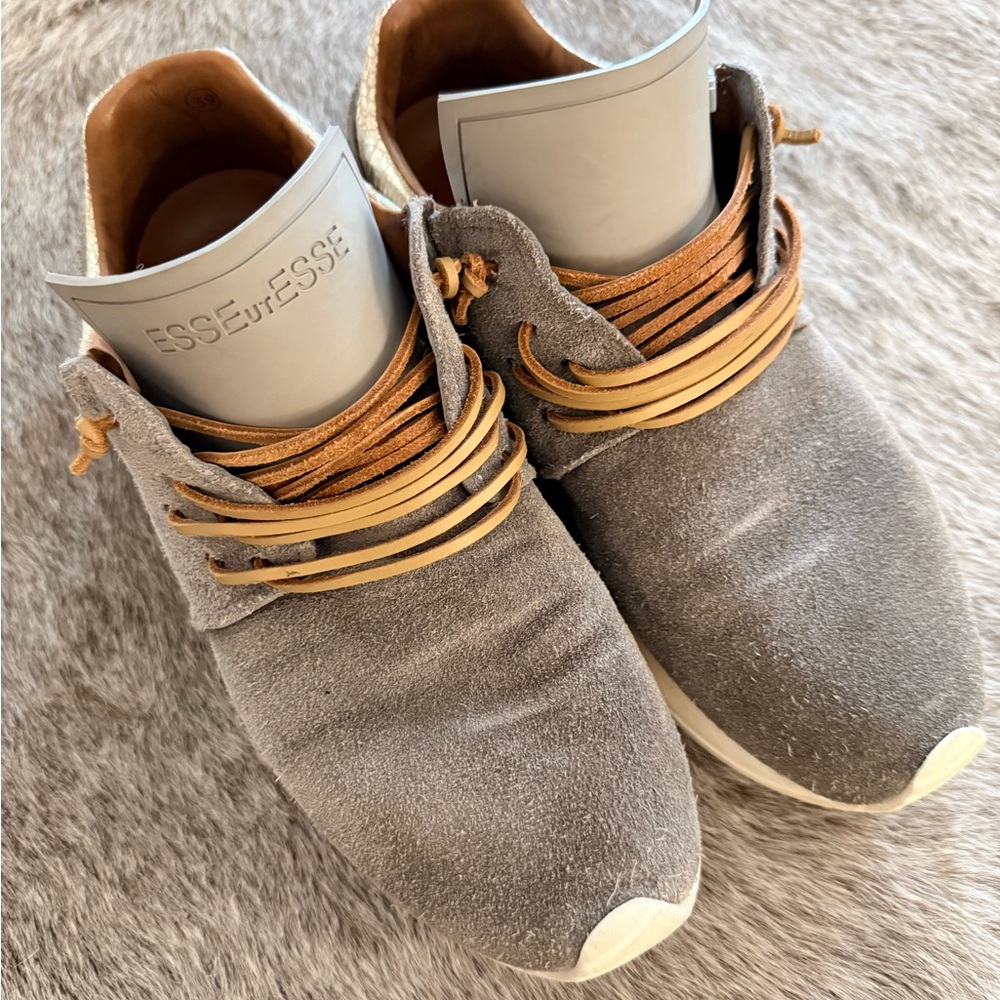 Esseutesse Suede Fringe Sneaker - Grey